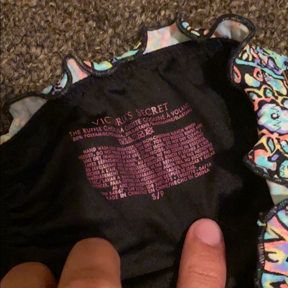 Victoria secret bikini - Picture 3 of 4